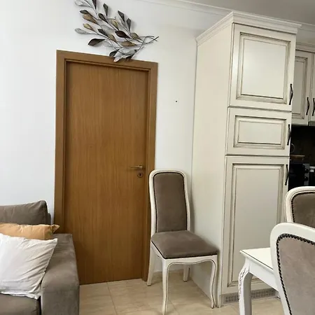 Vintage De Lux, Location, 2bdr Grand Monastery, Apartment *