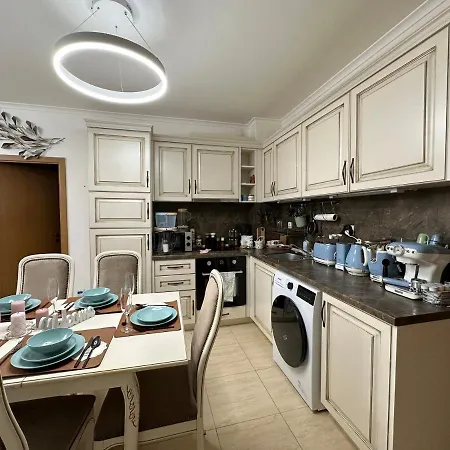 Apartment Vintage De Lux, Location, 2bdr Grand Monastery, *