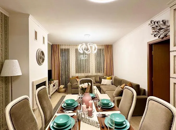 Vintage De Lux, Location, 2bdr Grand Monastery, *